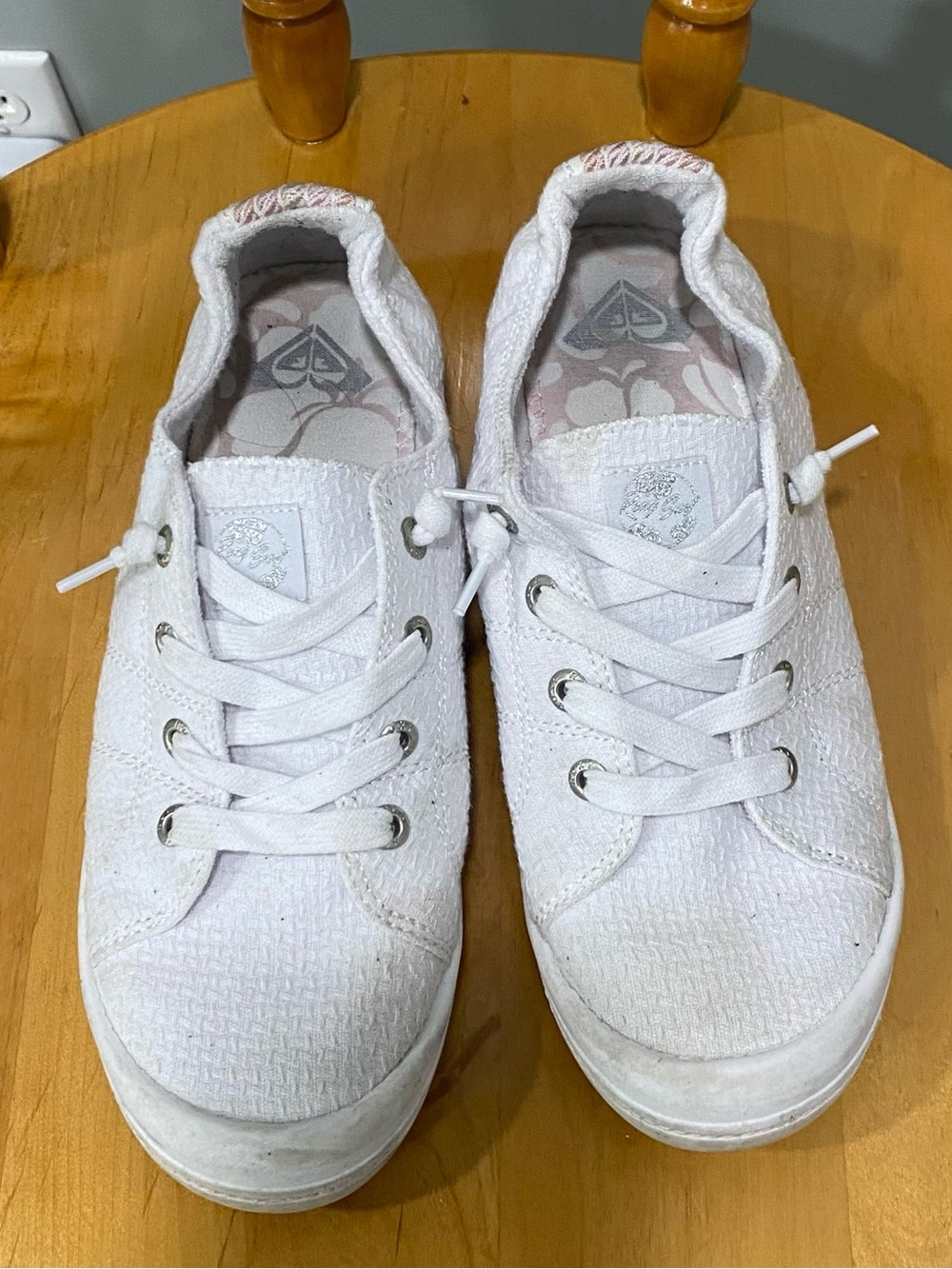 Roxy White Canvas Lace-Up Sneakers size 9
